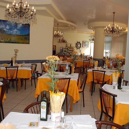 Hotel La Falena Cervia Kültér fotó