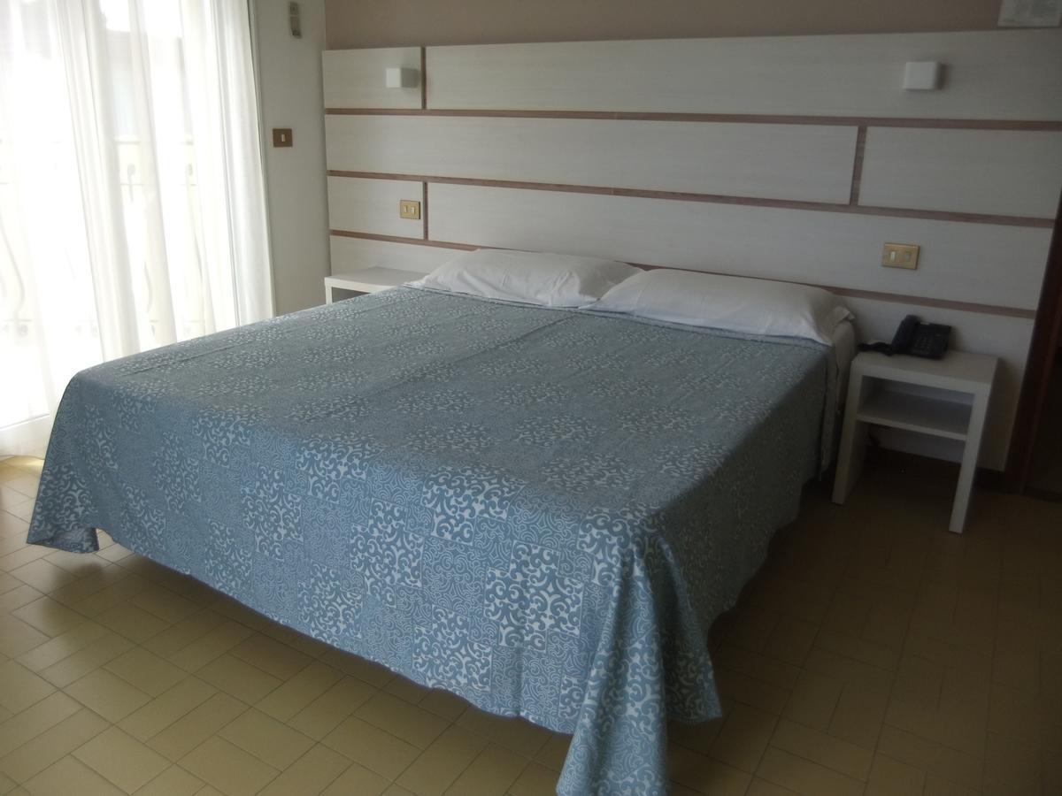 Hotel La Falena Cervia Kültér fotó