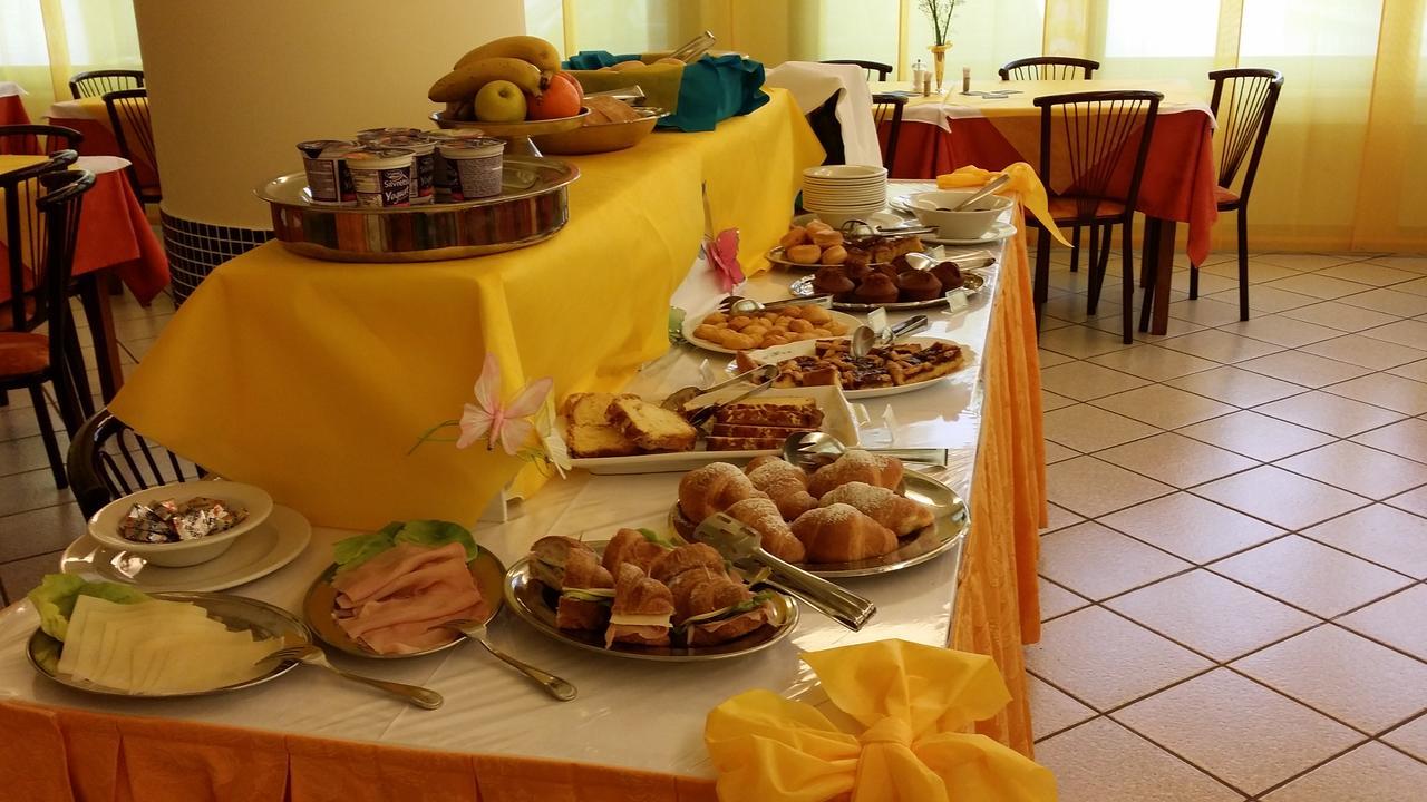 Hotel La Falena Cervia Kültér fotó