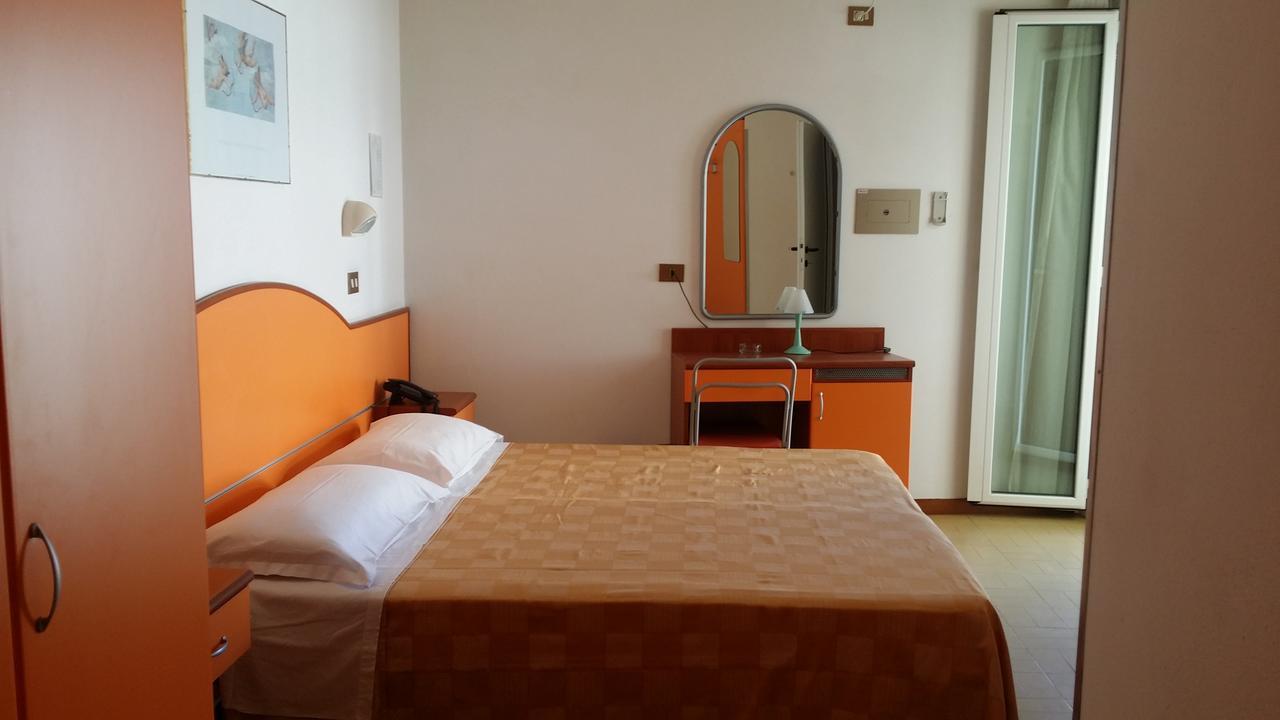 Hotel La Falena Cervia Kültér fotó