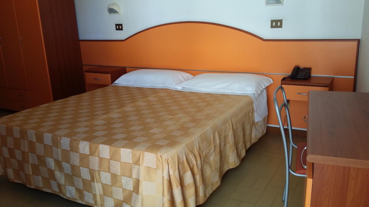 Hotel La Falena Cervia Kültér fotó