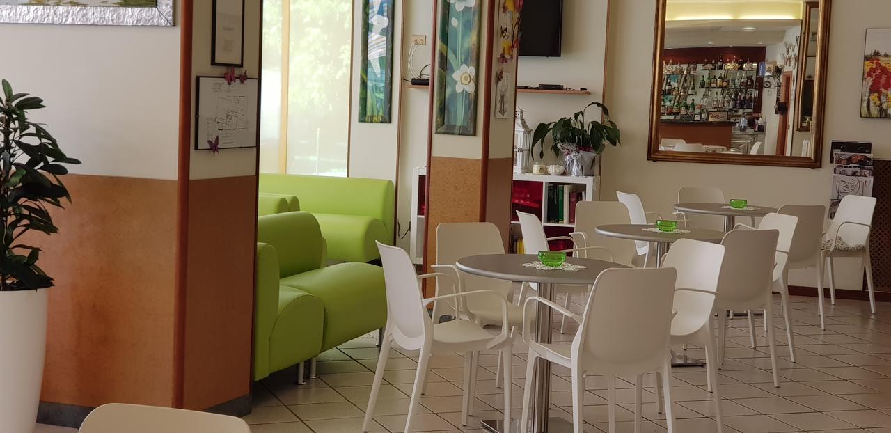 Hotel La Falena Cervia Kültér fotó