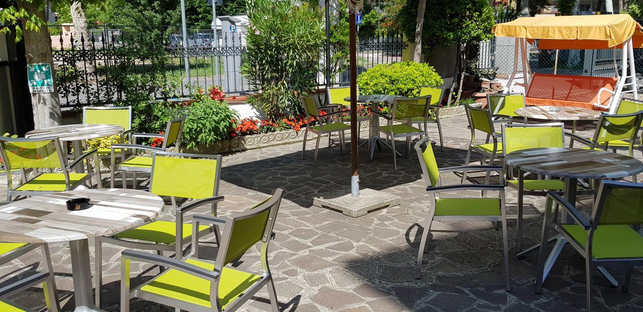 Hotel La Falena Cervia Kültér fotó