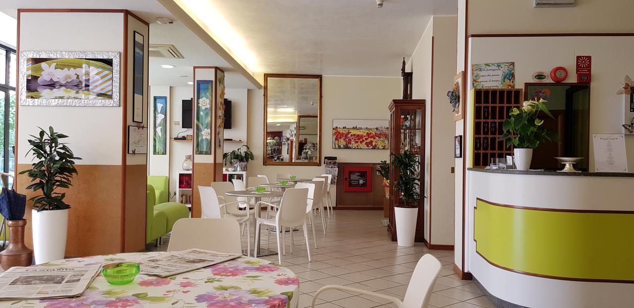 Hotel La Falena Cervia Kültér fotó