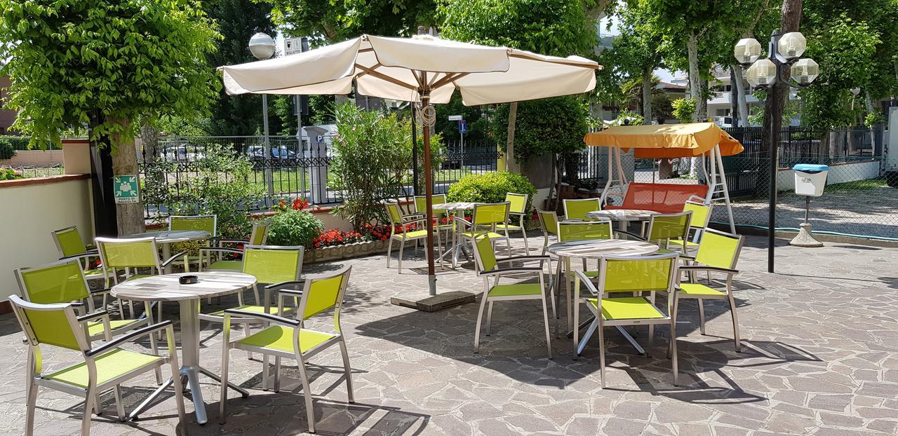 Hotel La Falena Cervia Kültér fotó