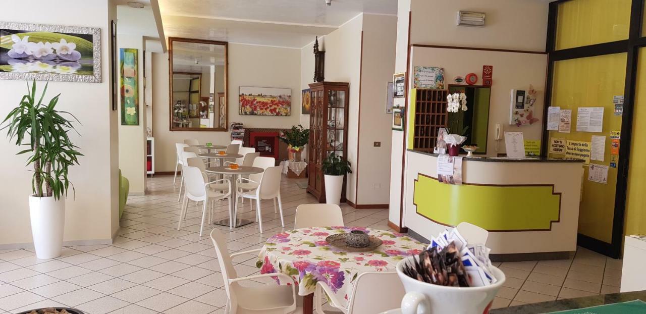Hotel La Falena Cervia Kültér fotó